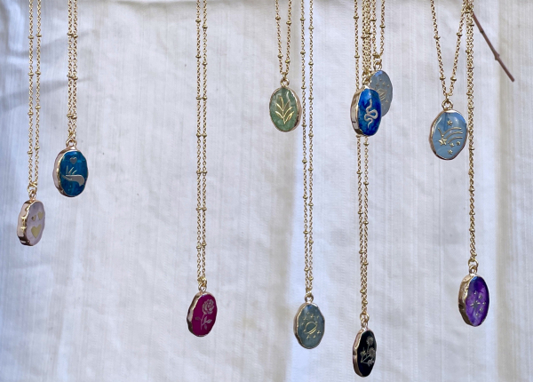 Adventskalender Schmuck 2025: funkelndes Geschenk für Frauen